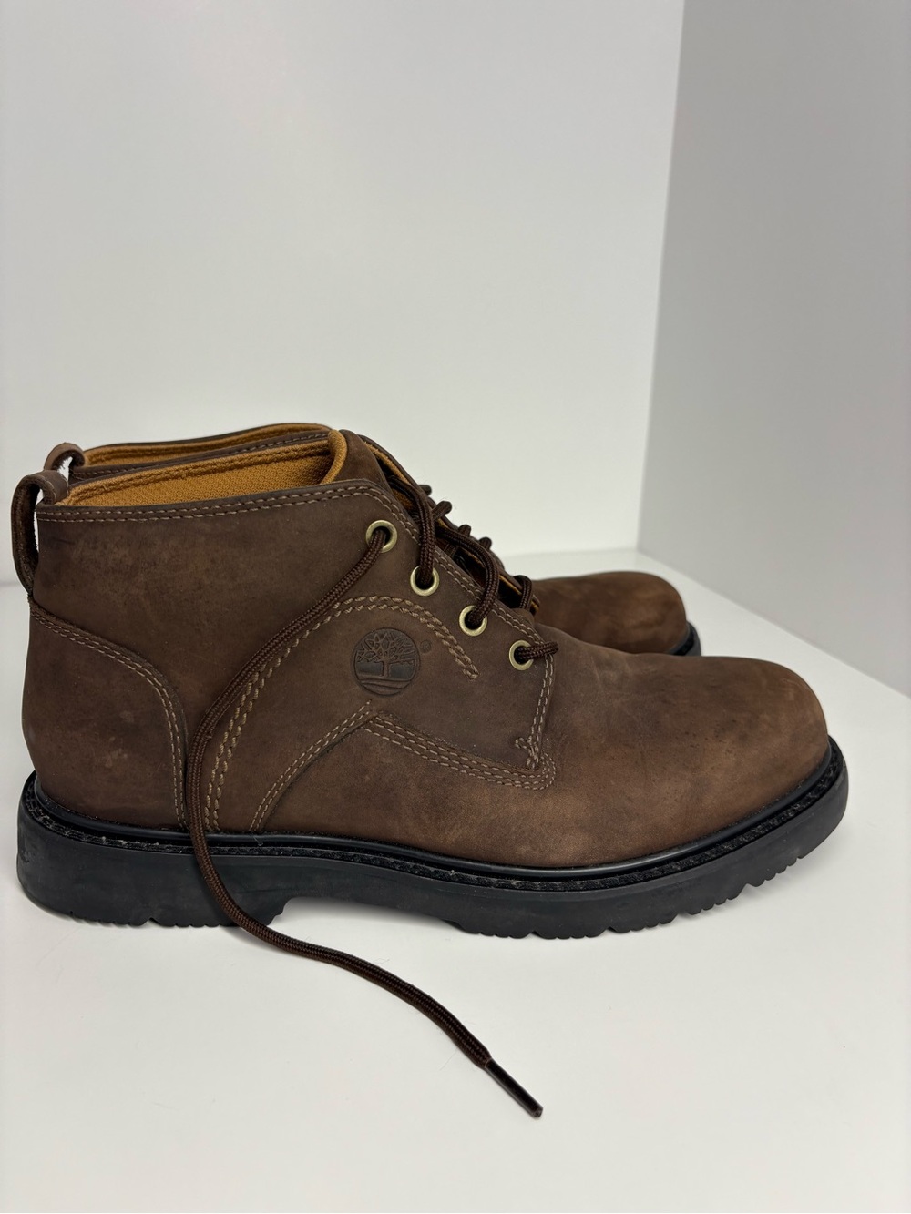 Timberland Men’s Brown Leather Chukka Boots with Black Outsole